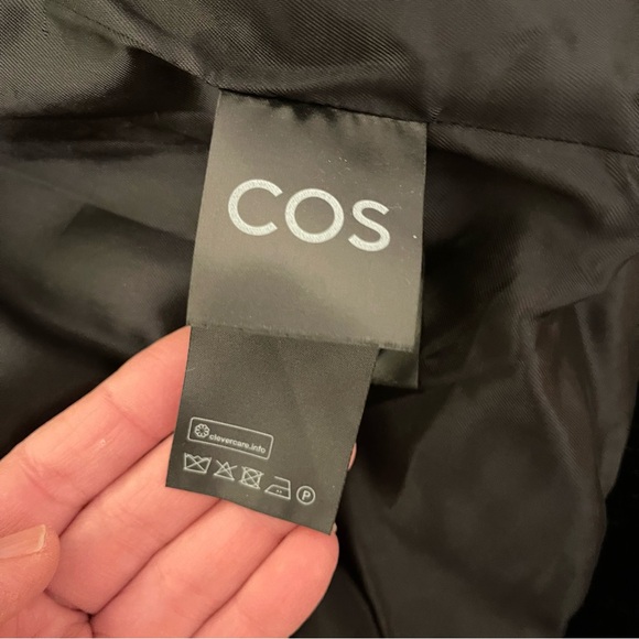 COS Silk-Blend Relaxed Fit Black Velvet Blazer - Picture 7 of 9